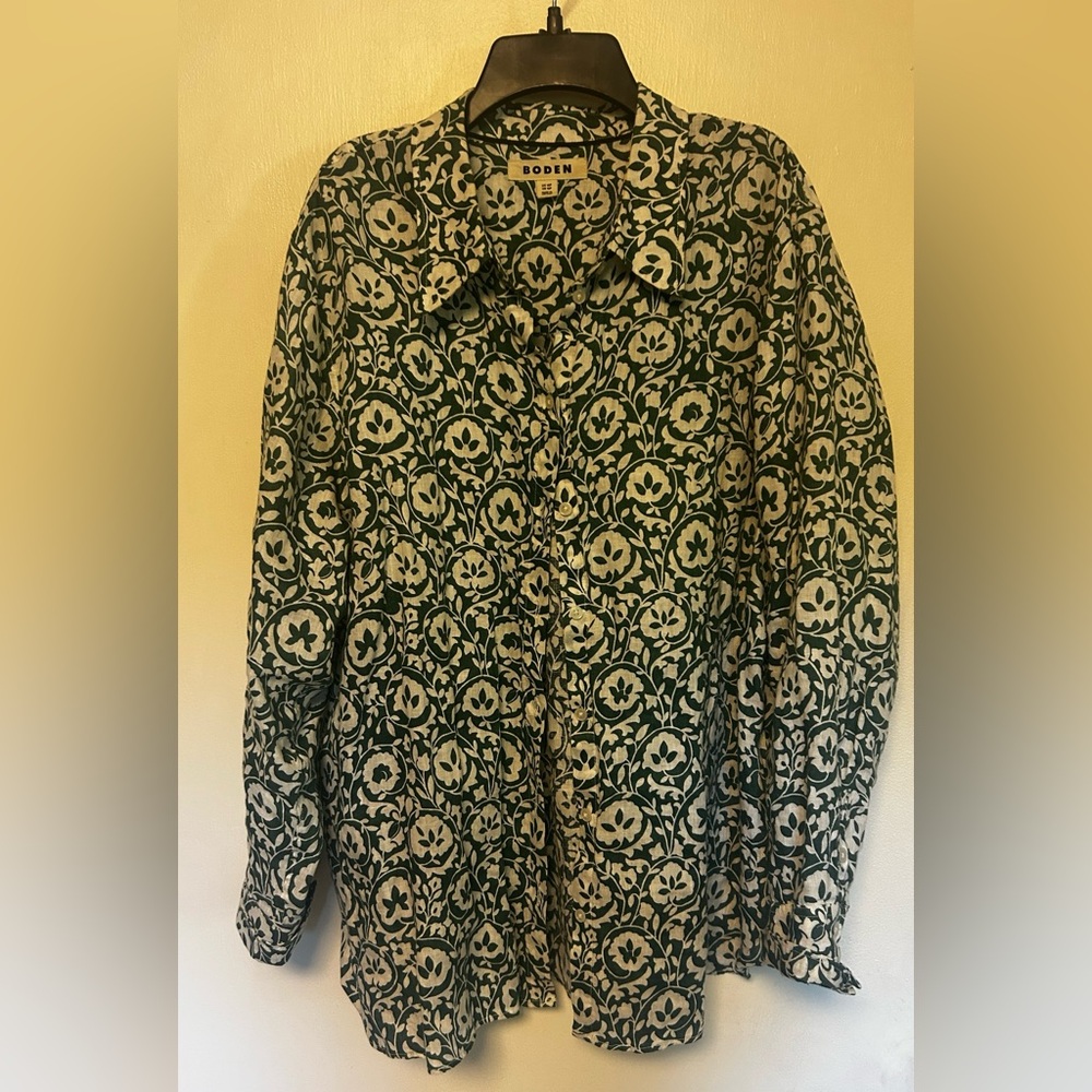 Boden Floral Green and White Women's Blouse